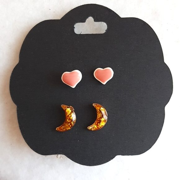 🌸3/$30 Two pairs vintage studs - Moon and heart